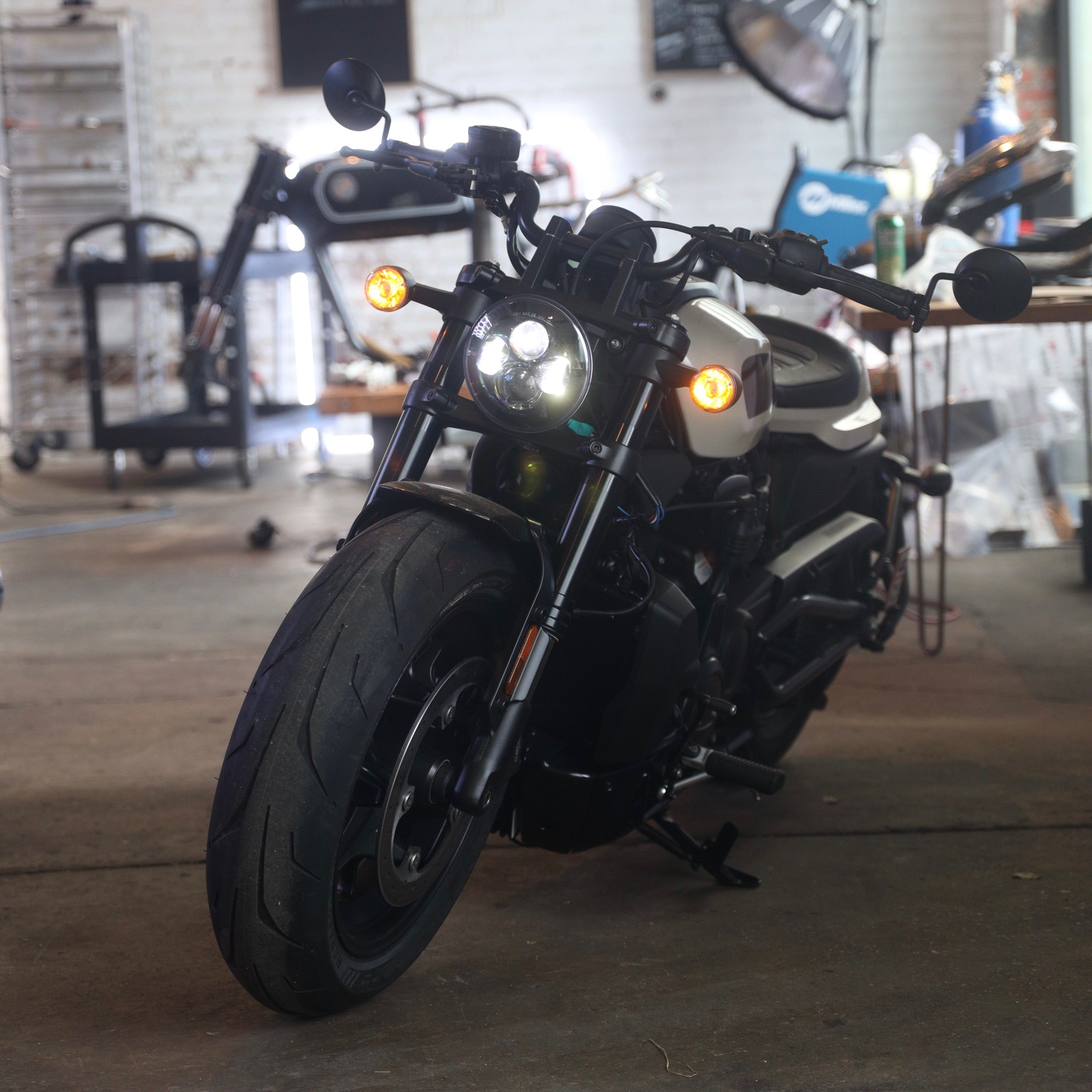 Harley Davidson Sportster ヘッドライト VEISUTOR Upgrade LED Headlight for Harley Sportster S 1250 21-23