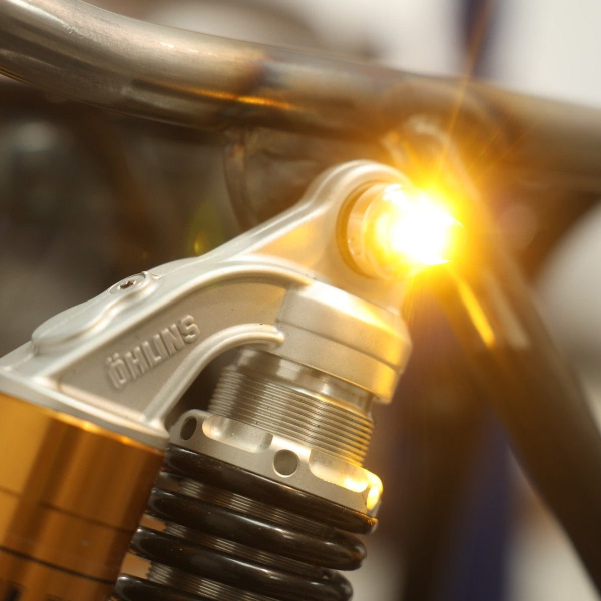 ペンライト他 Upper Shock Mounting Kit for Turn Signals – Cognito Moto