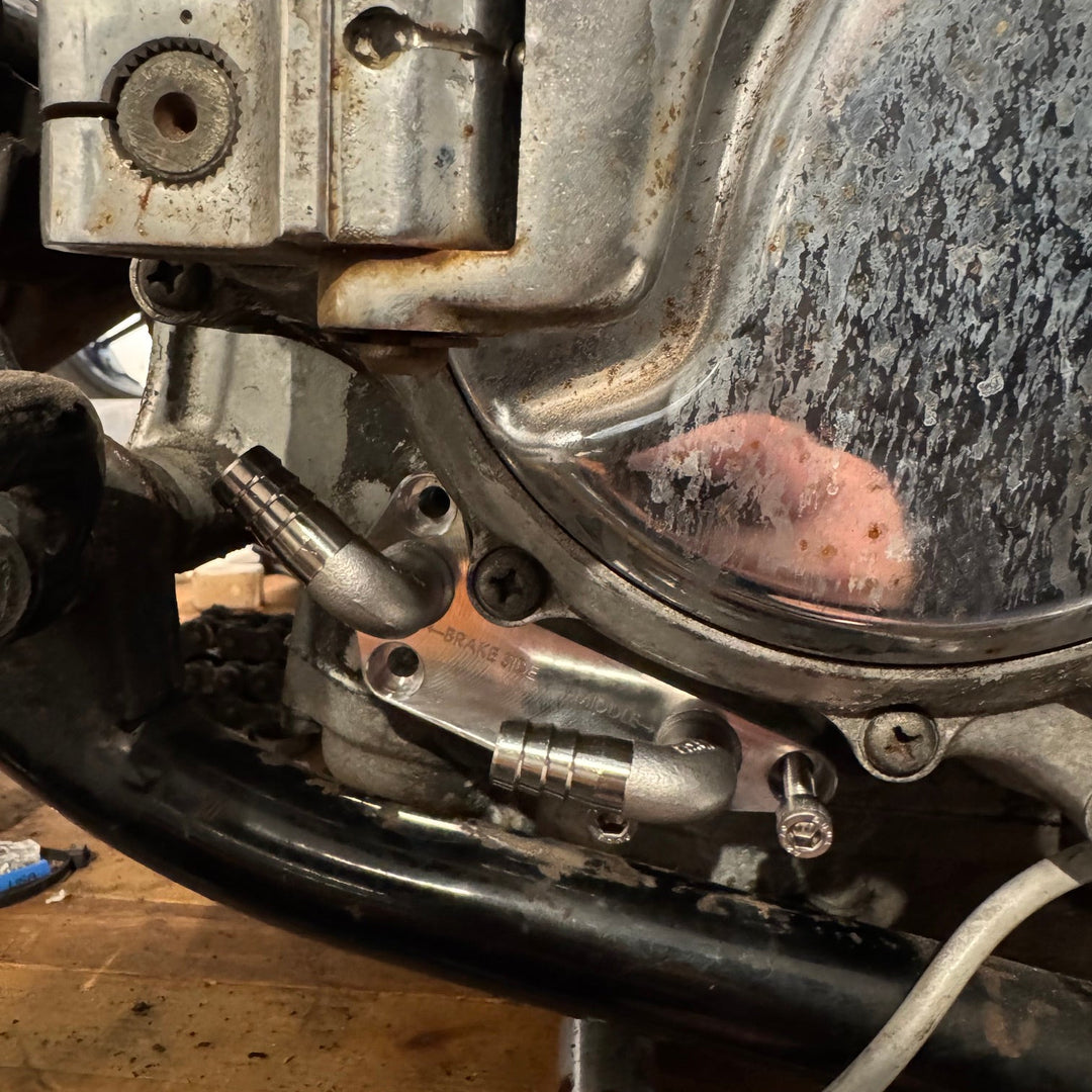 CB750 Oil feed line adapter