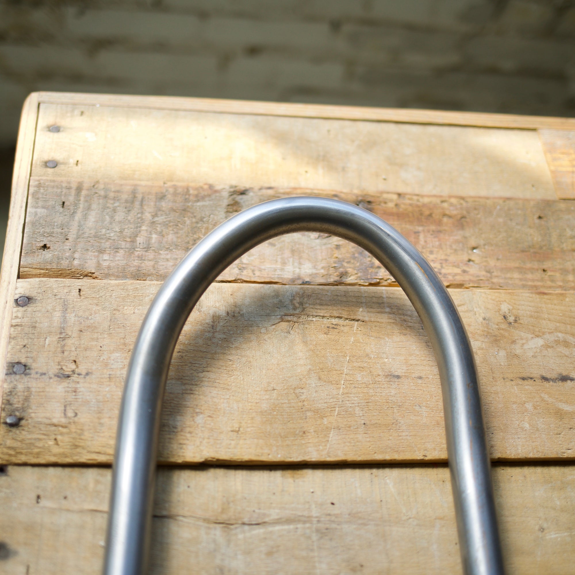 Cognito Moto Pointed Frame Loop with LED