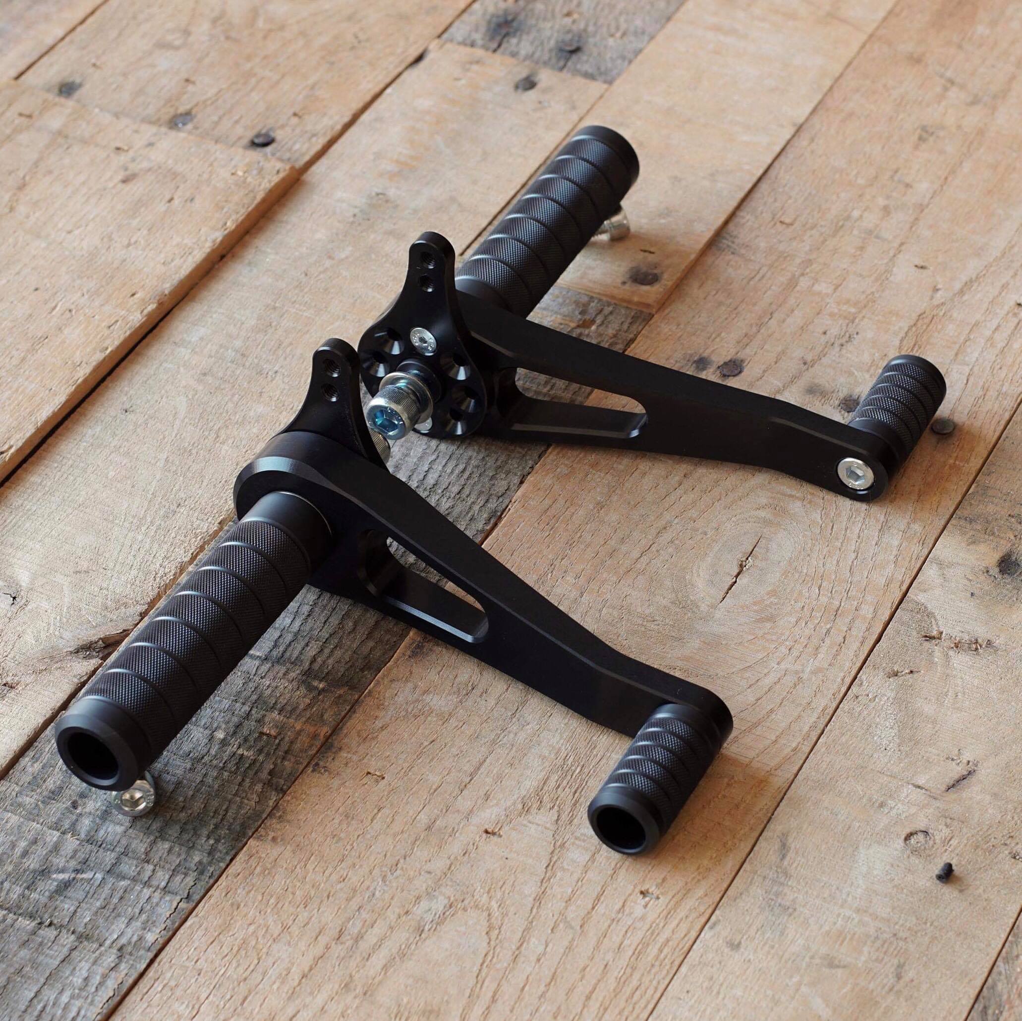 CB550 / CB500 Rearset kit – Cognito Moto