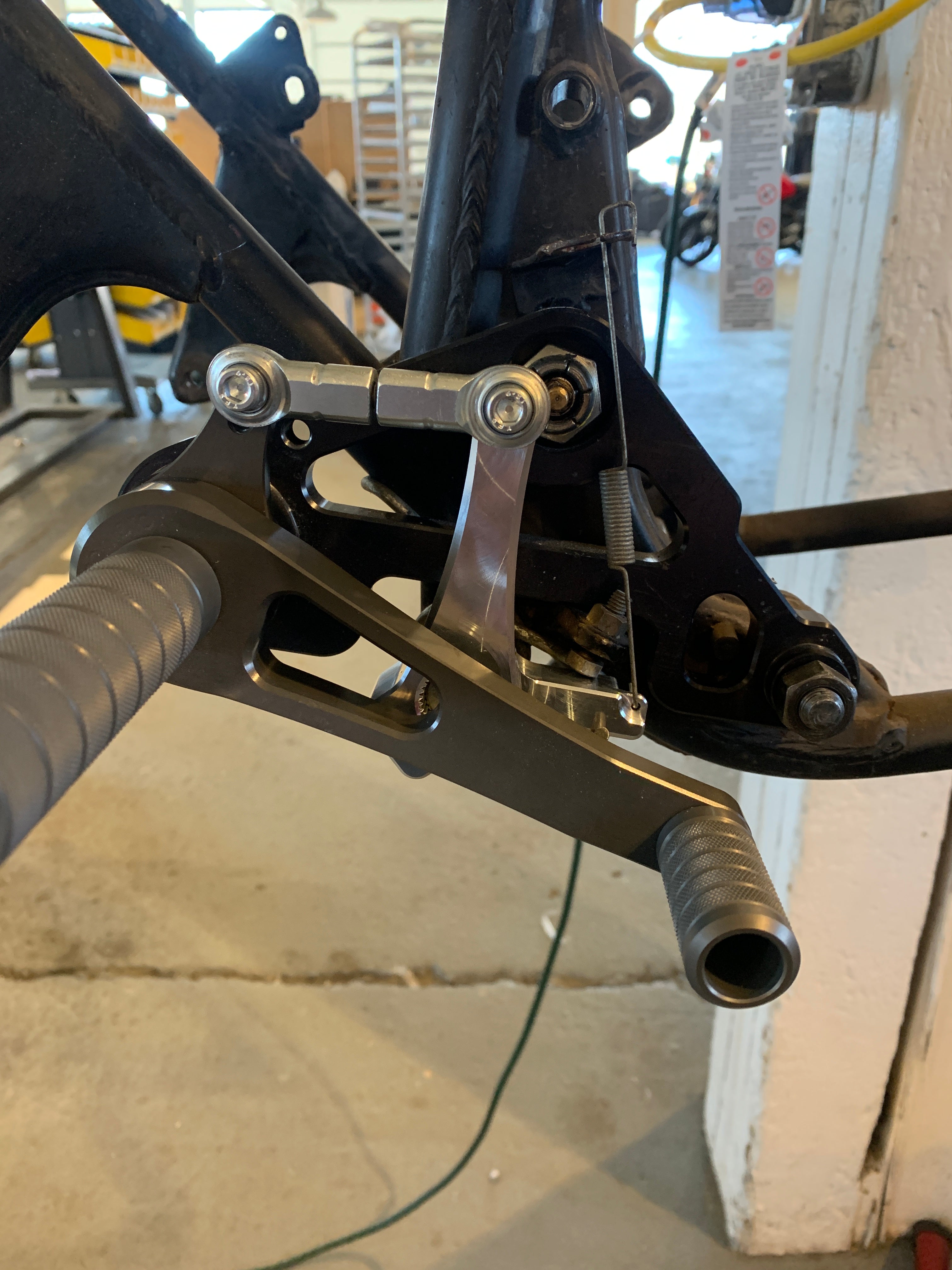 CB550 / CB500 Rearset kit – Cognito Moto