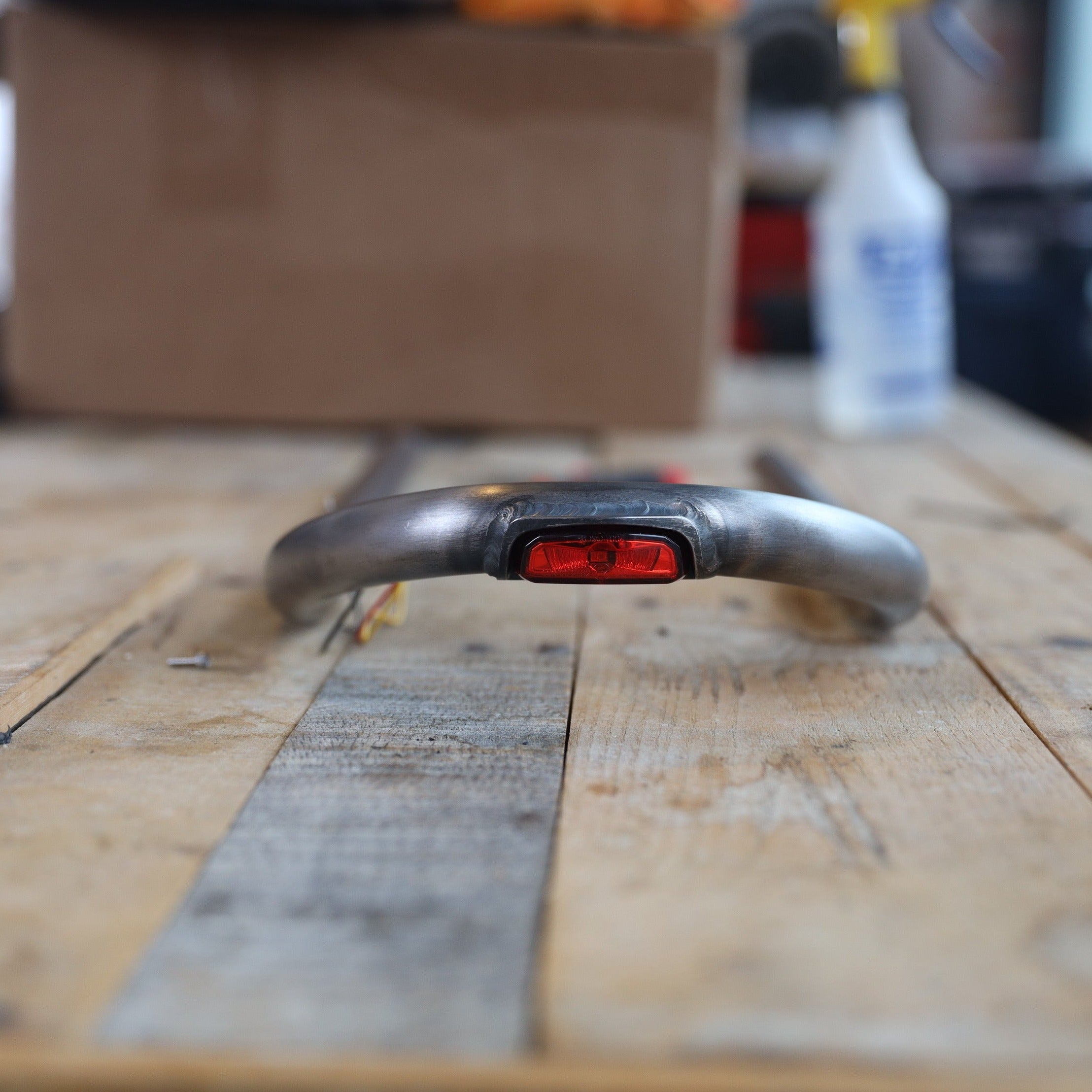 Cognito Moto Pointed Frame Loop with LED