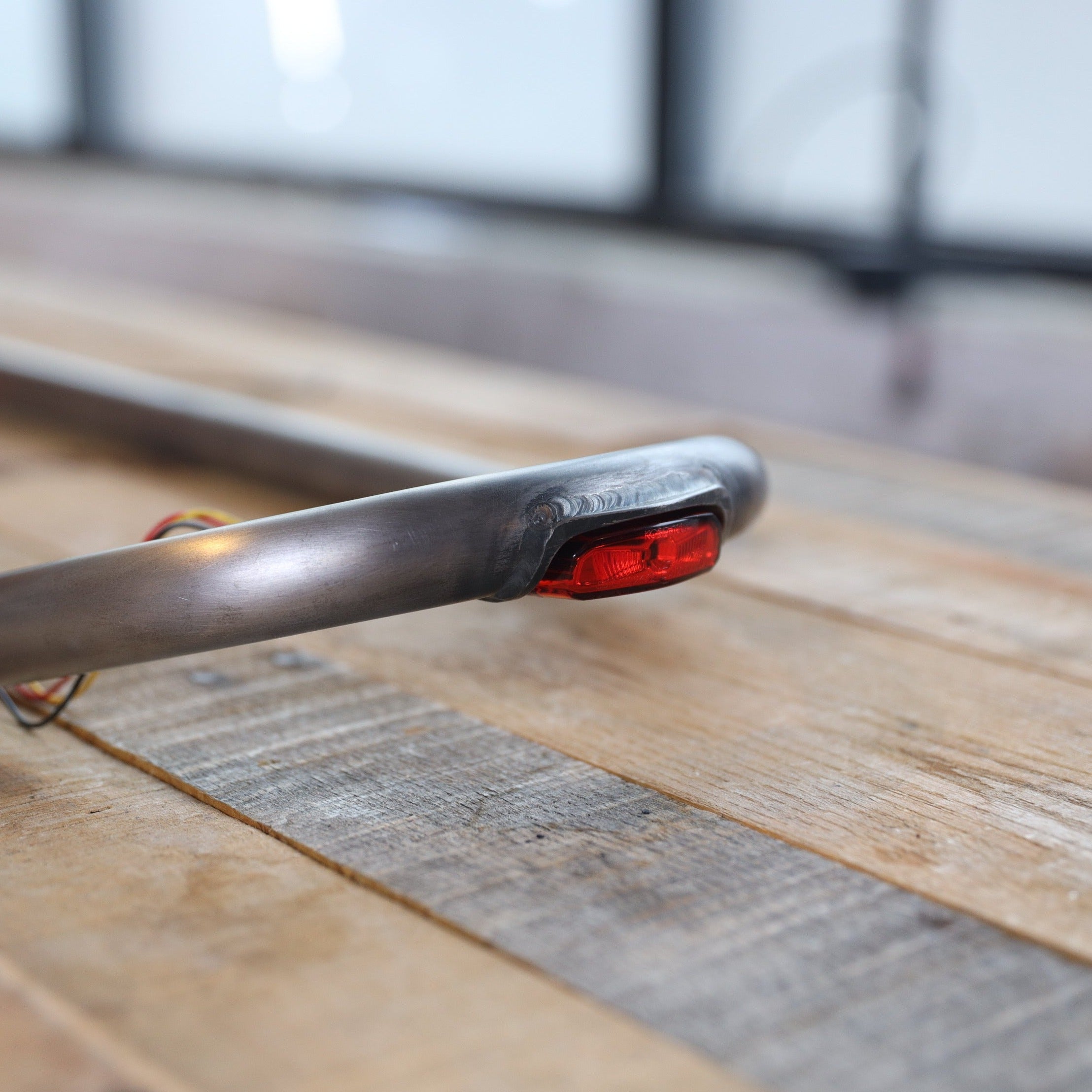 Cognito Moto Pointed Frame Loop with LED