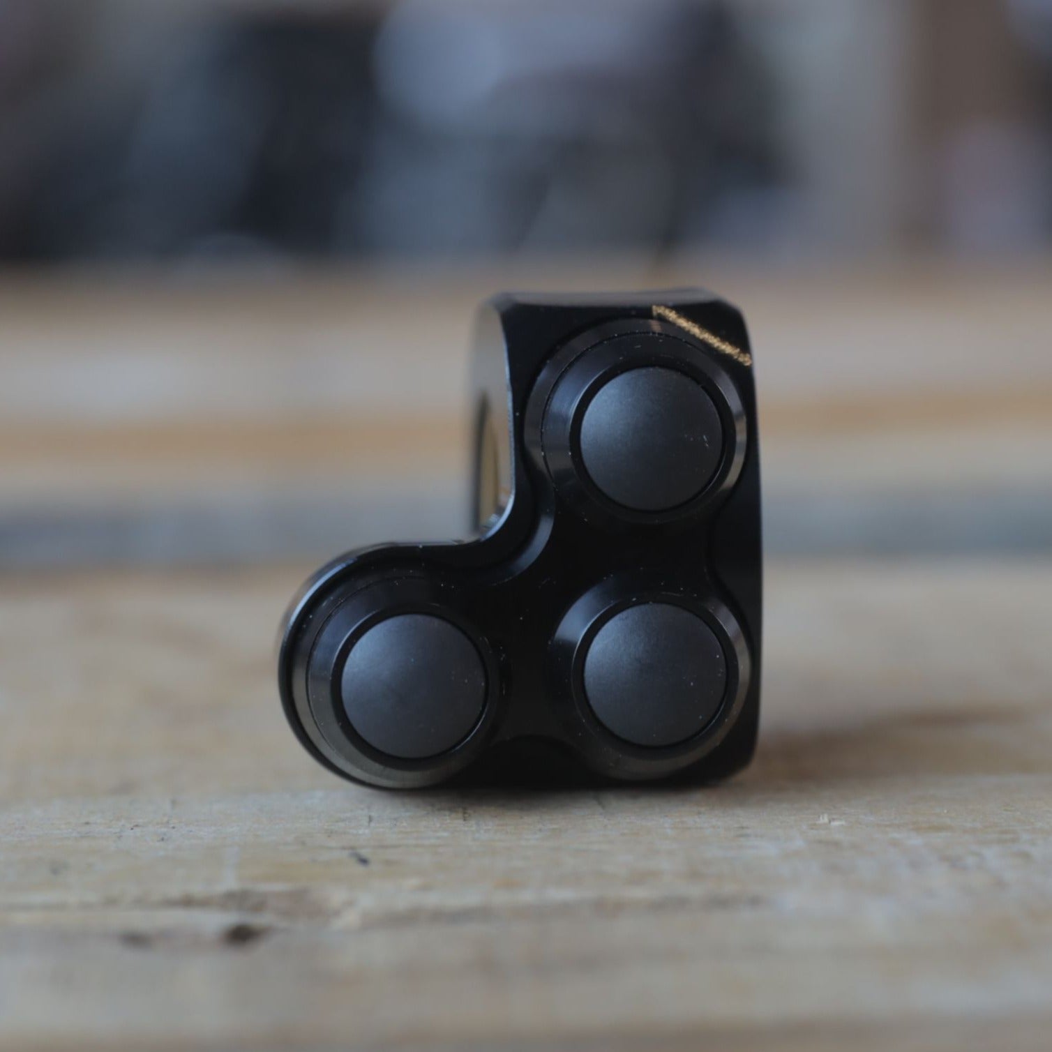 mo.Switch Basic 3 Button, Black, Black Inlay – Cognito Moto